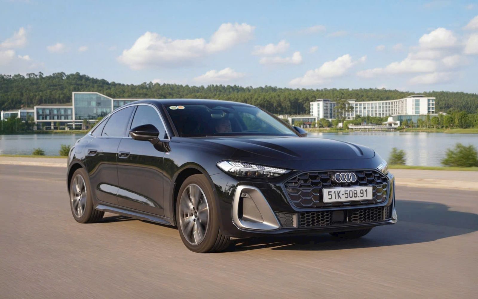 Xe Đức nhập nguyên chiếc vận hành đầm chắc