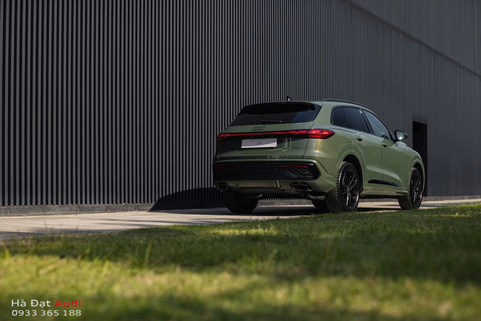 đuôi xe Audi Q5 2025 sở hữu nhiều chi tiết trang trí mới và những đường cong nở nang