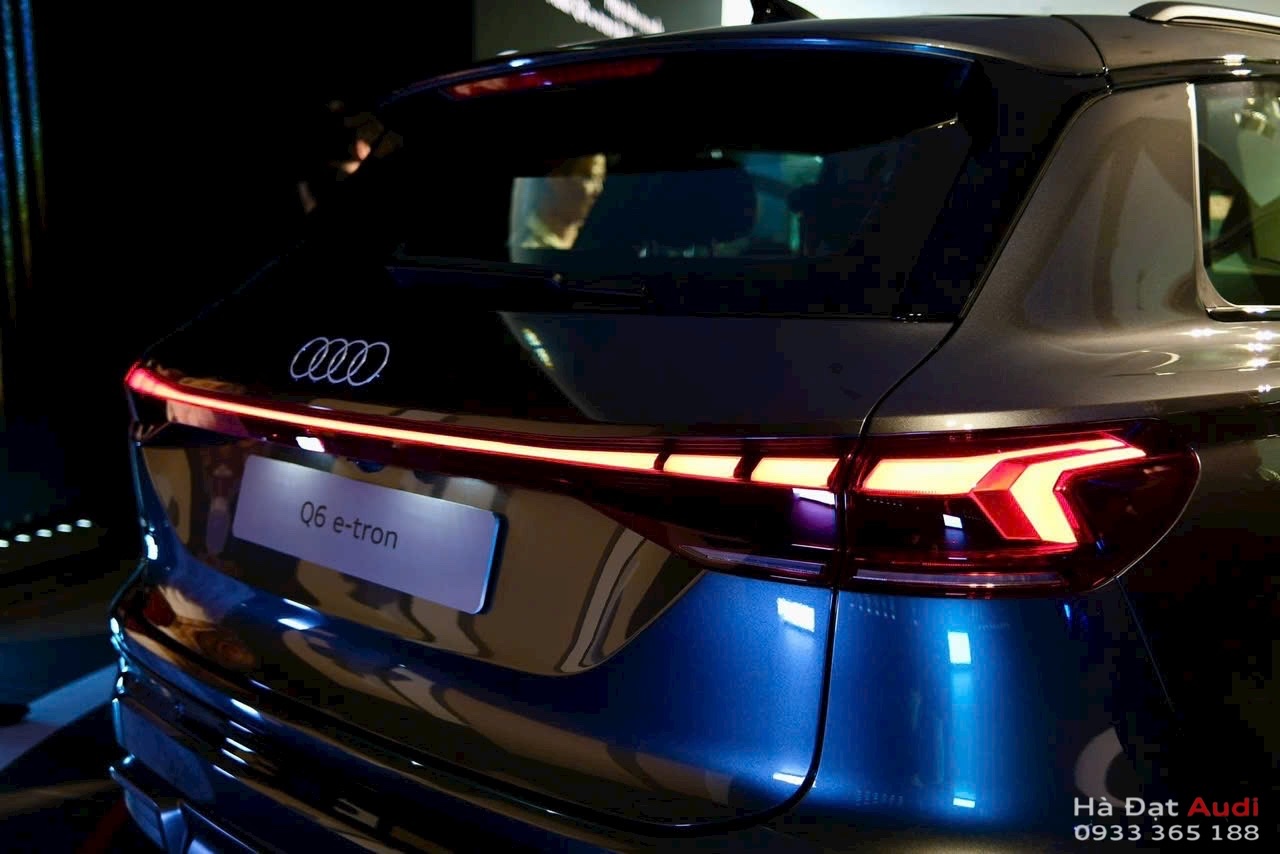 hong xe audi q8 e-tron 2025