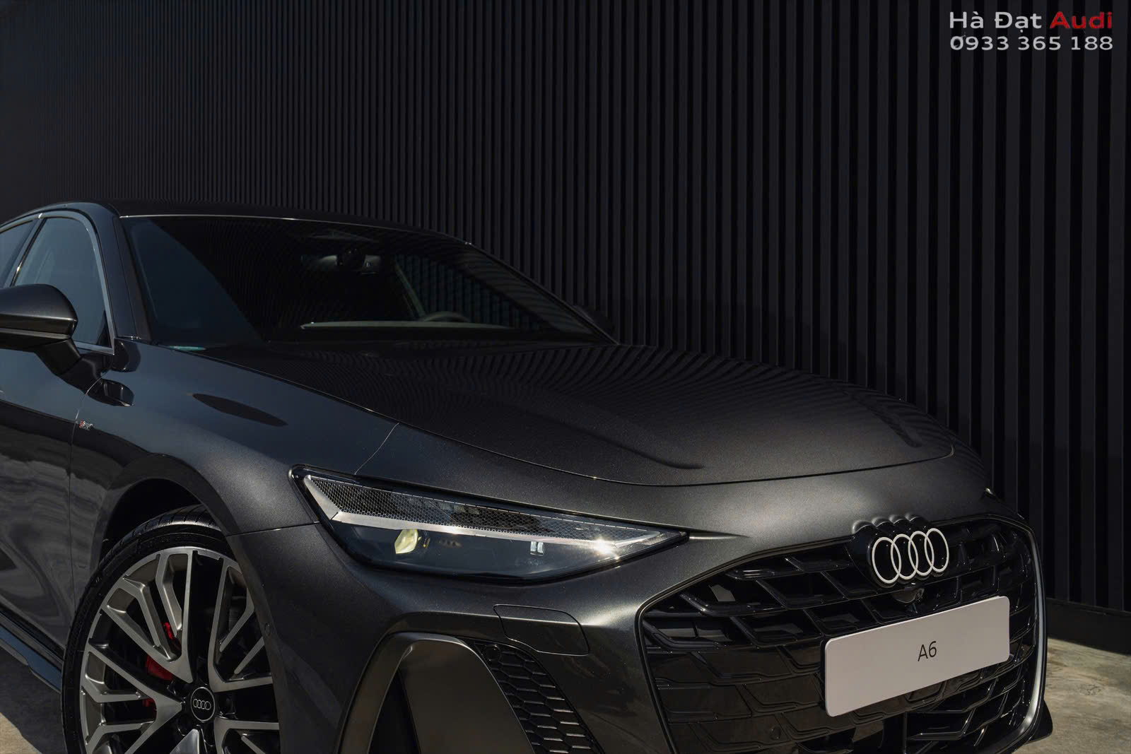 Rèm che nắng ở hàng ghế phía sau sang trọng và riêng tư