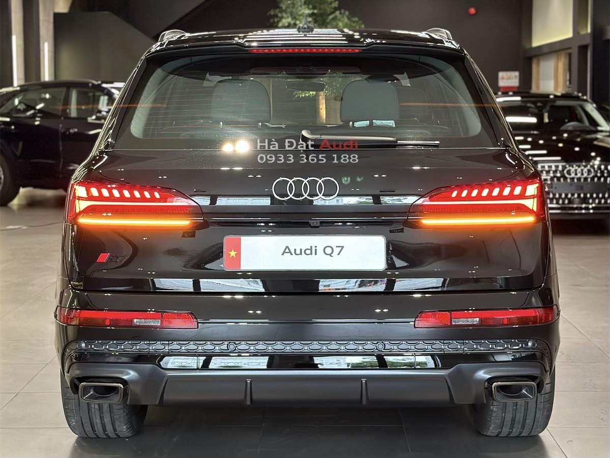 duoi xe audi q7 2026 s line