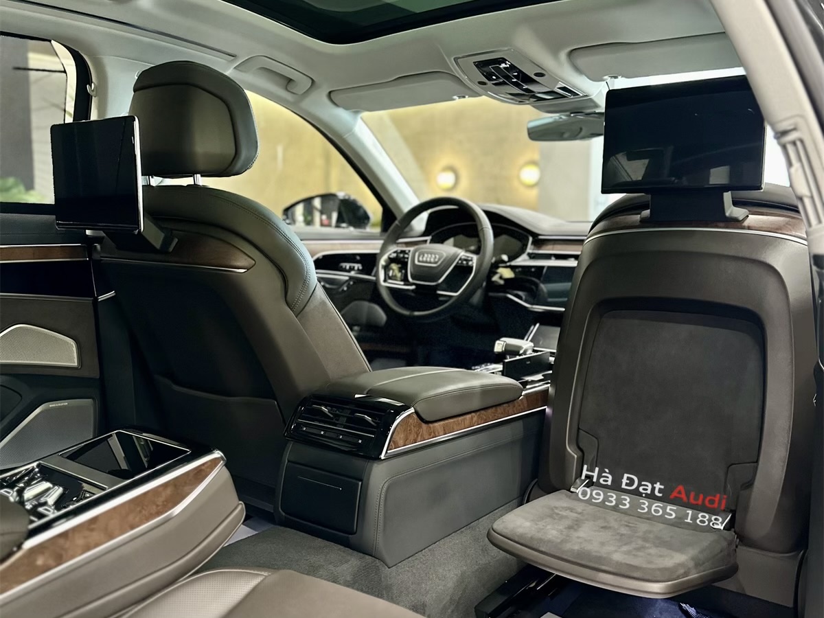 Hàng ghế thứ hai trên audi a8l 2026