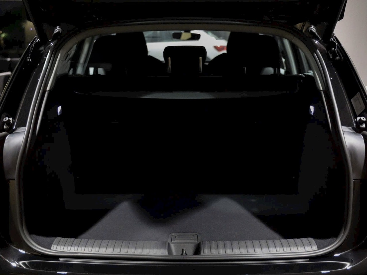 khoang hanh ly audi q6 etron 2026