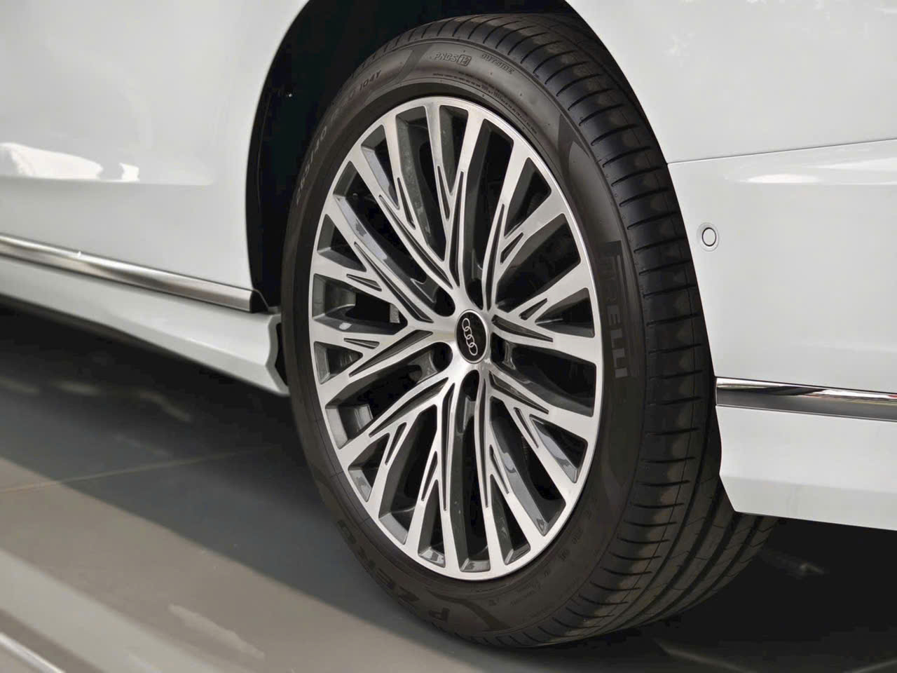 Mam xe audi a8l 2026