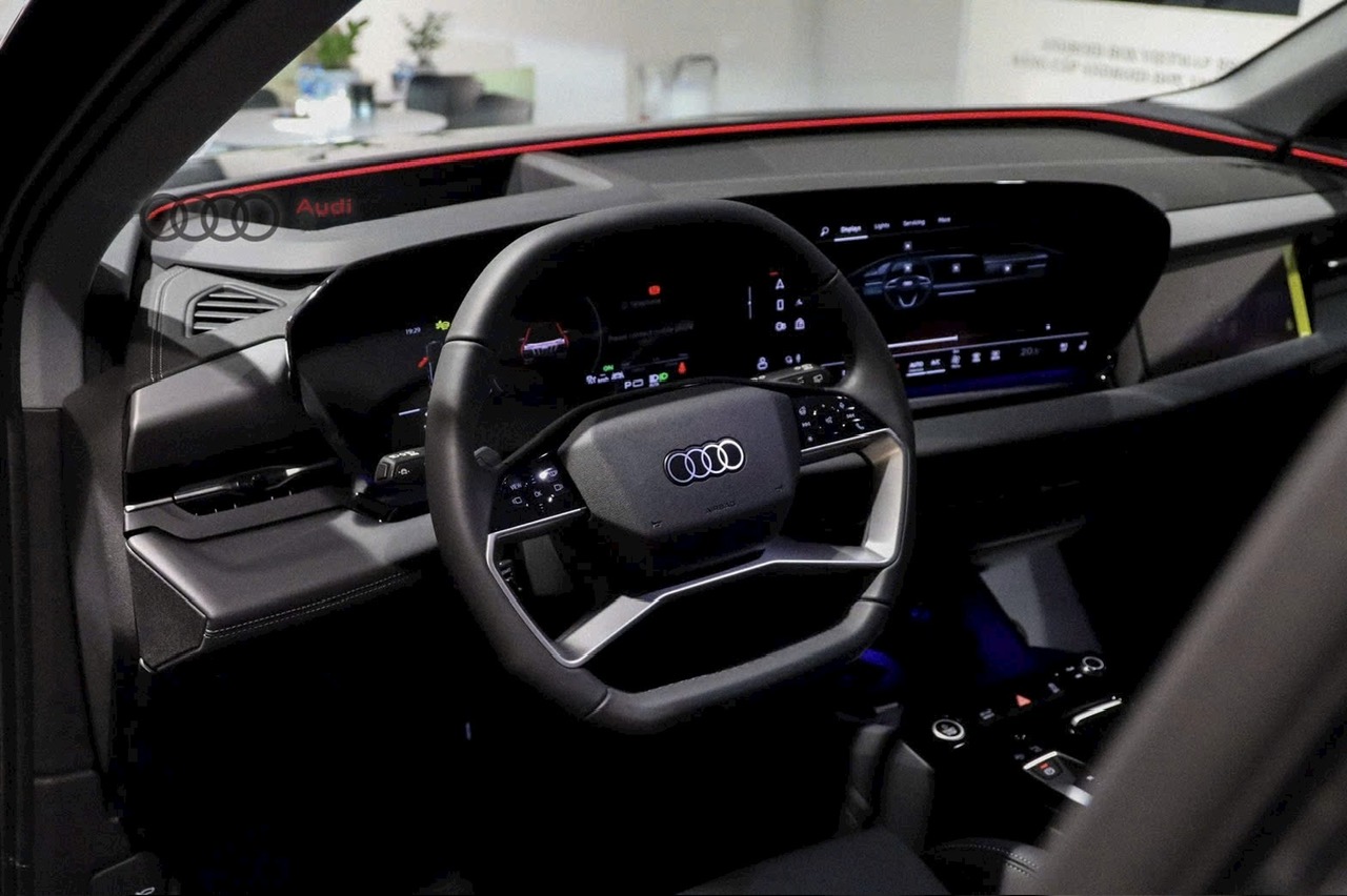 man hinh giai tri audi q6 etron 2026