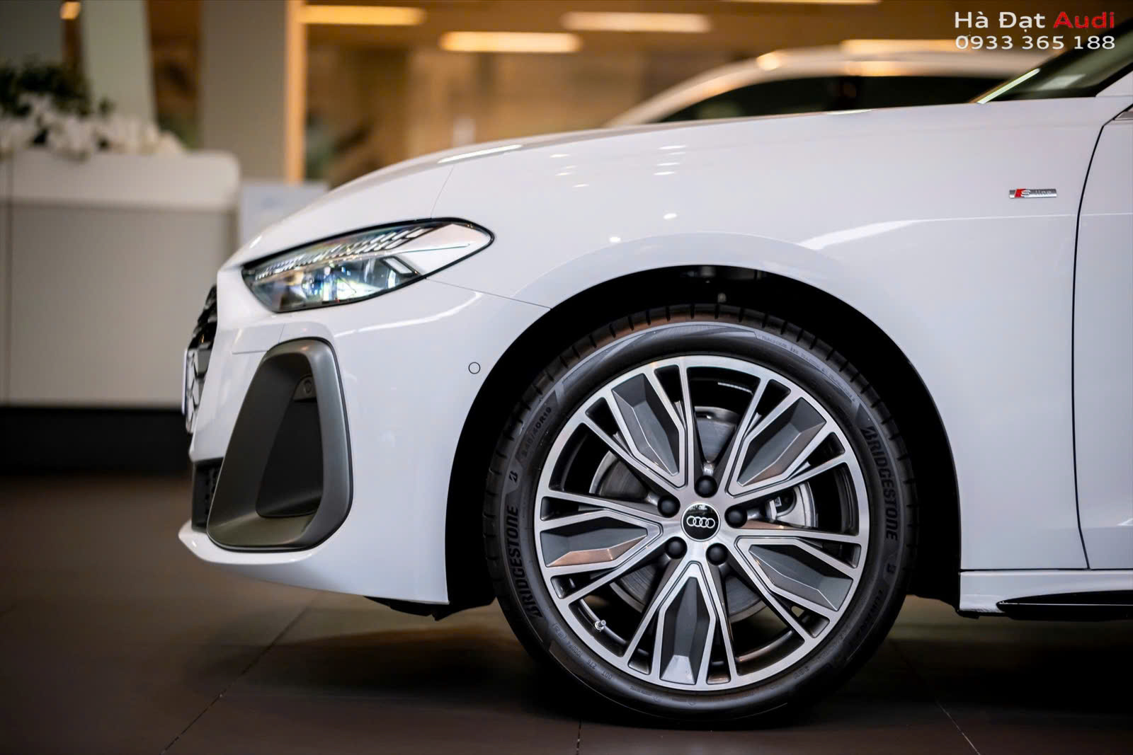 Mâm xe đa chấu với kích thước 18inch