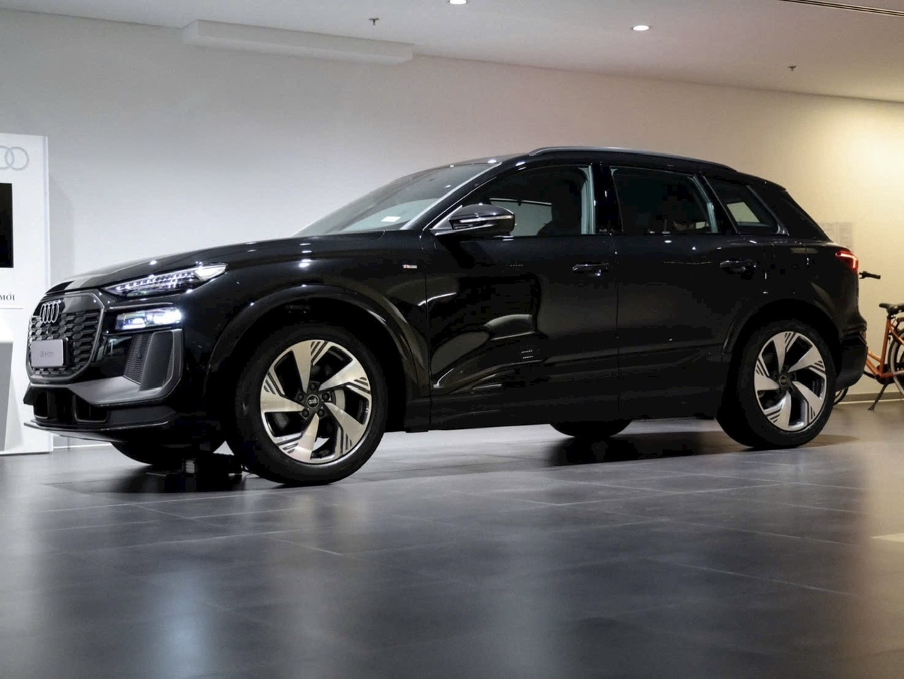 ngoai that audi q6 etron 2026